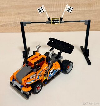 Lego Technic 42104 Závodní tahač - 2