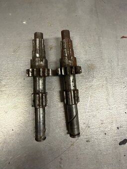 Jawa/Čz - díly převodovek 16x - 2