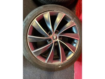 ALU disky 5x112 R18 6Jx18H2 ET 44 se zimními pneu 235/45 R18 - 2