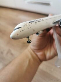 Model letadla Airbus 321 měřítku 1:200 - 2