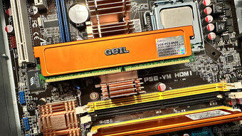 ASUS P5E-VM + mod BIOS pro Xeon X5460 + DDR2 RAM - 2