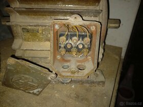Úklid dílny - elektromotory, různé věci na hoblovku - 2