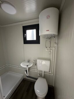 Nový obytný kontejner s koupelnou 6x2,4m vč. kuchyňky - 2