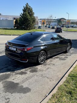 Lexus ES300h rok 2022 - 2