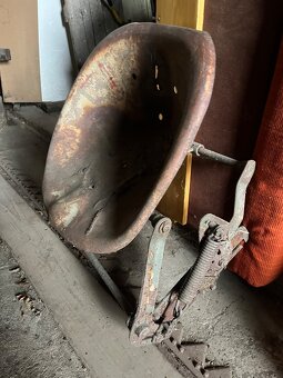 Prodám originál sedačku na ZETOR25- LAVOR-4000,- - 2