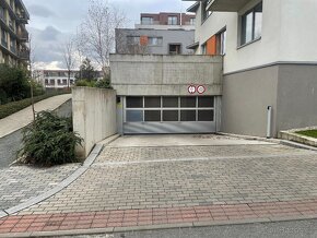 Pronájem garážového stání 13 m² Praha 3 - 2