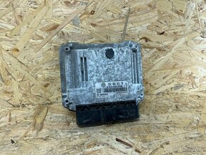 ŘÍDICÍ JEDNOTKA MOTORU 03G906021TB - 2