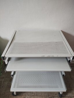 Stolek pod počítač - 2