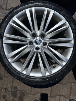 Letní sada alu kol Škoda Superb Canopus 19" - 235/40 R19 - 2