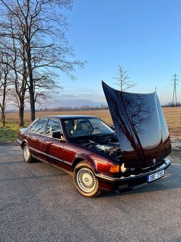 BMW E32 750i Brokatrot - 2