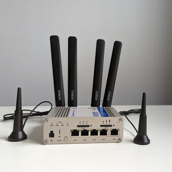 Teltonika RUTX50 - LTE 5G WiFi modem - 2