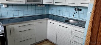 Rohová kuchyňská linka. - 2