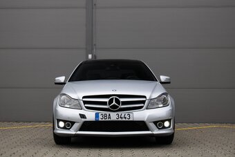 Krásný Mercedes-Benz C 250 Coupé s benzínovým motorem - 2