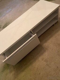 Televizní stolek lesklý bílý - 2