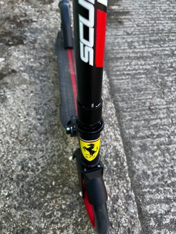 Koloběžka Ferrari - 2
