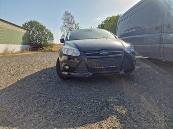 Ford Focus combi mk3 1.0i Ecobooast černá barva - 2