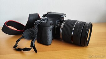 Canon EOS 600D s objektivem EF-S 18-200mm - 2