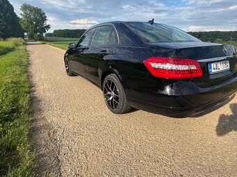 Mercedes Benz - 2