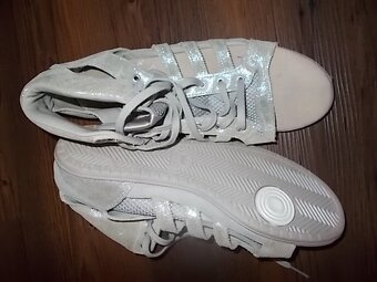 DÁMSKÉ STŘÍBRNÉ SANDALE ADIDAS V40.5 100%STAV - 2