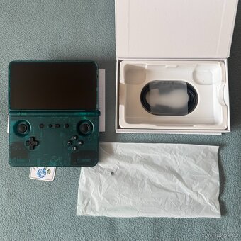 Přenosná konzole Retroid Pocket Flip 2 (2025) - 2