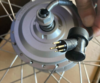 zapletené kolo s motorem 250W (36V) - 2