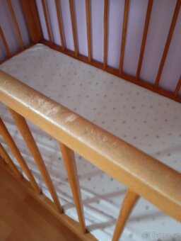 Dětská postýlka vc. 2 matrací a prosteradla - 2
