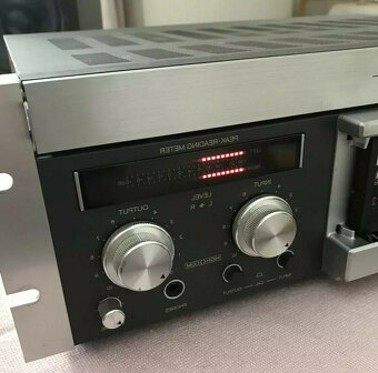 Kazetový magnetofon Studer A710 (profesionální verze kazetov - 2