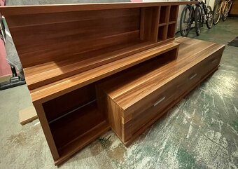 TV stolek vč. nástavby + police - 2