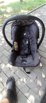 Autosedačka vajíčko zn.Joie - 2