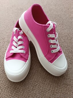 Tenisky vel. 36-37  N.ové - 2