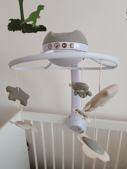 Kolotoč nad postýlku - 2