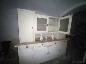 Masivní kredenc - 2