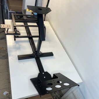 Herní kokpit k PC nebo konzoli - 2