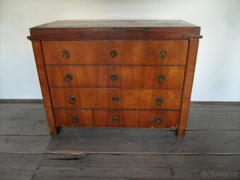 Starožitná komoda, biedermeier. - 2