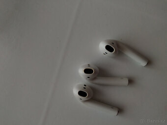 Apple AirPods (1. generace) - 2