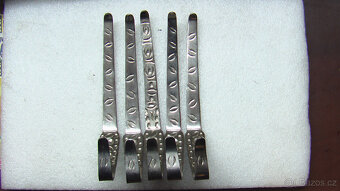 ZDOBENÉ VĚŠÁKOVÉ DRŽÁKY - 2