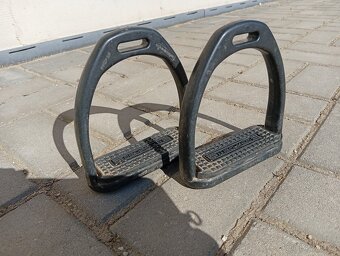 Plastové třmeny Composity - 2