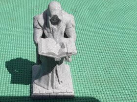 3D tisk postava mnicha v kápi - 2