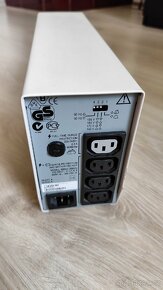 Záložní zdroj APC 500 UPS - 2