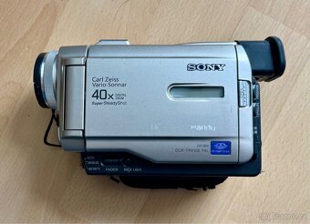 Videokamera SONY DCR-TRV10E Video8/Hi8/Digital8 - 2
