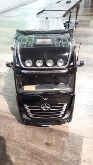 Mercedes autotransporter 1:18 NZG - 2