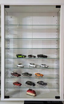 Prosklená vitrína na modely 1:43 příp. 1:18 - 2