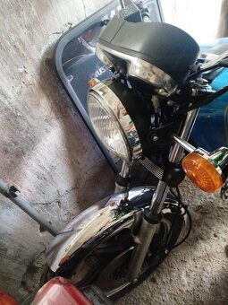 Suzuki GS 550 - 2