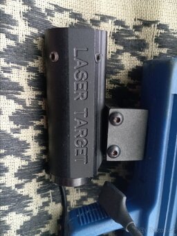 LASER na krátkou zbraň, dotykový spínač, ... PC 3.500 Kč - 2