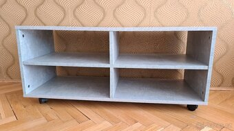 Stolek pod TV / konferenční stolek s kolečky - imitace beton - 2