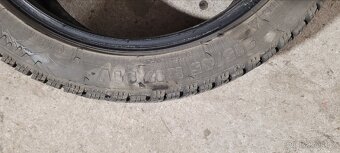 Zimní pneu 215/45 r17 - 2