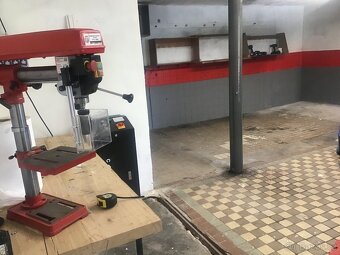 Pronajmu autodilnu 80m s nuzkovym heverem elektrohydraulicky - 2