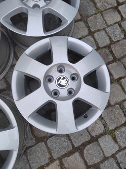 Prodám orig alu 15 škoda Octavia 2 5x112 ET 47 - 2