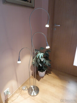 ledková stojací lampa - 2