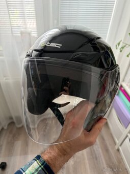 W-tec přilba na skútr - 2